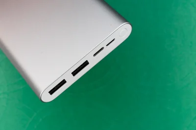 Welche Powerbanks laden Laptops zuverlässig unterwegs?